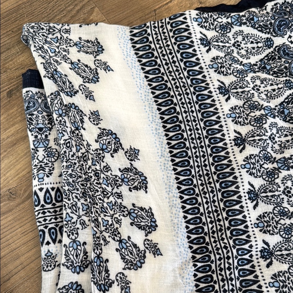 Paparazzi Navy and White Patterned Kimono One Size